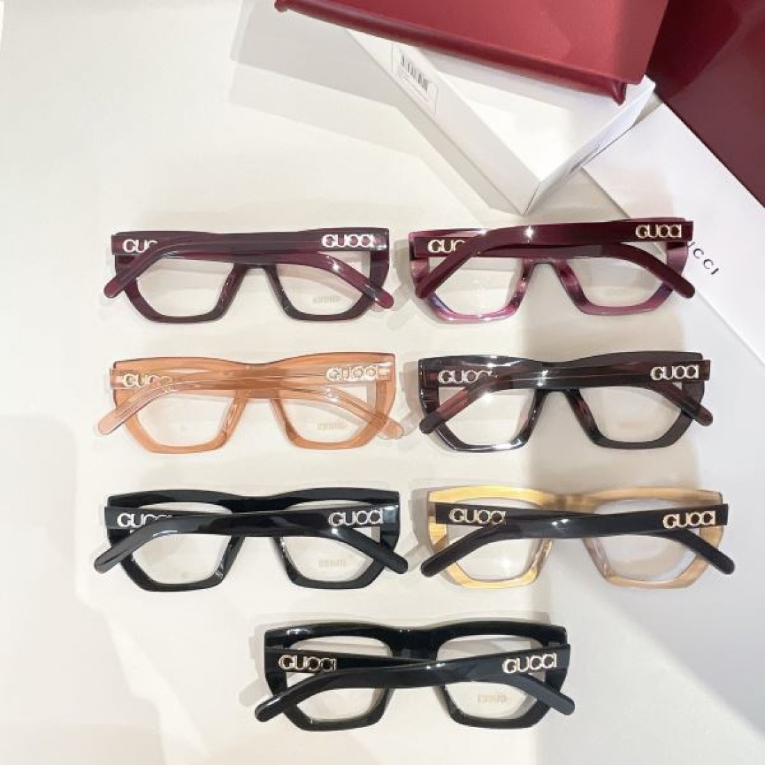 GUCCI グッチ コピー 透明サングラス ラグジュアリーで斬新なデザイン
