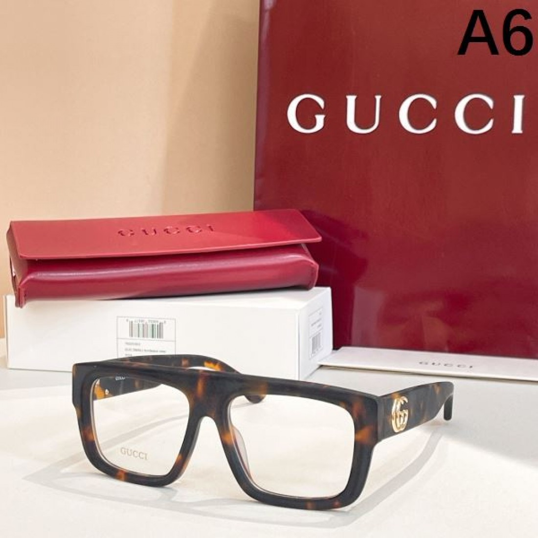グッチ コピー 透明サングラス GUCCI 個性際立つシックなスタイル
