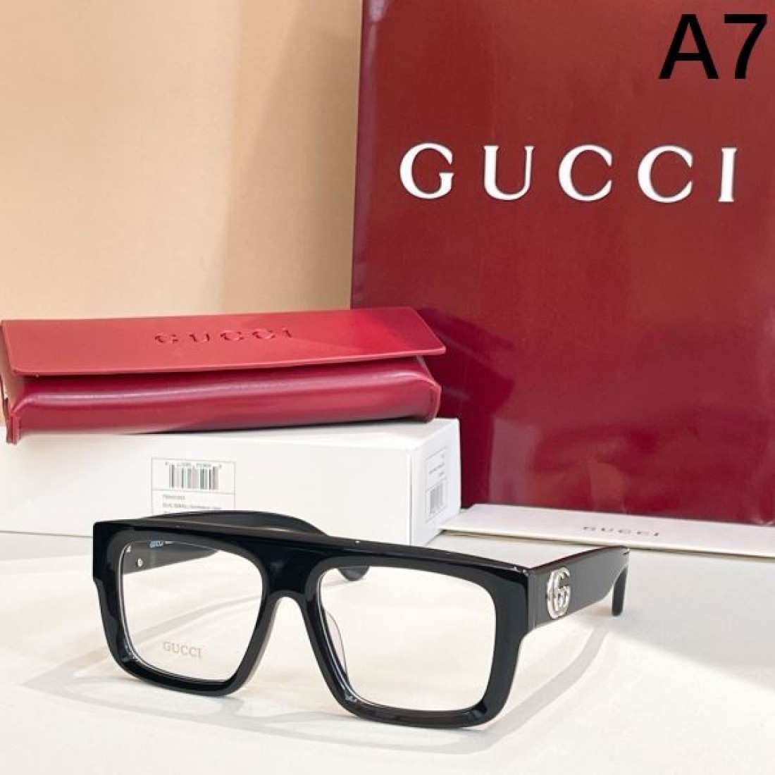 グッチ コピー 透明サングラス GUCCI 個性際立つシックなスタイル