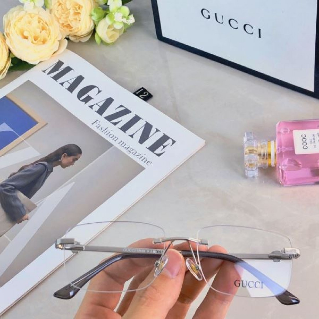 目を惹く鮮烈なスタイルで GUCCI グッチ コピー 透明サングラス 
