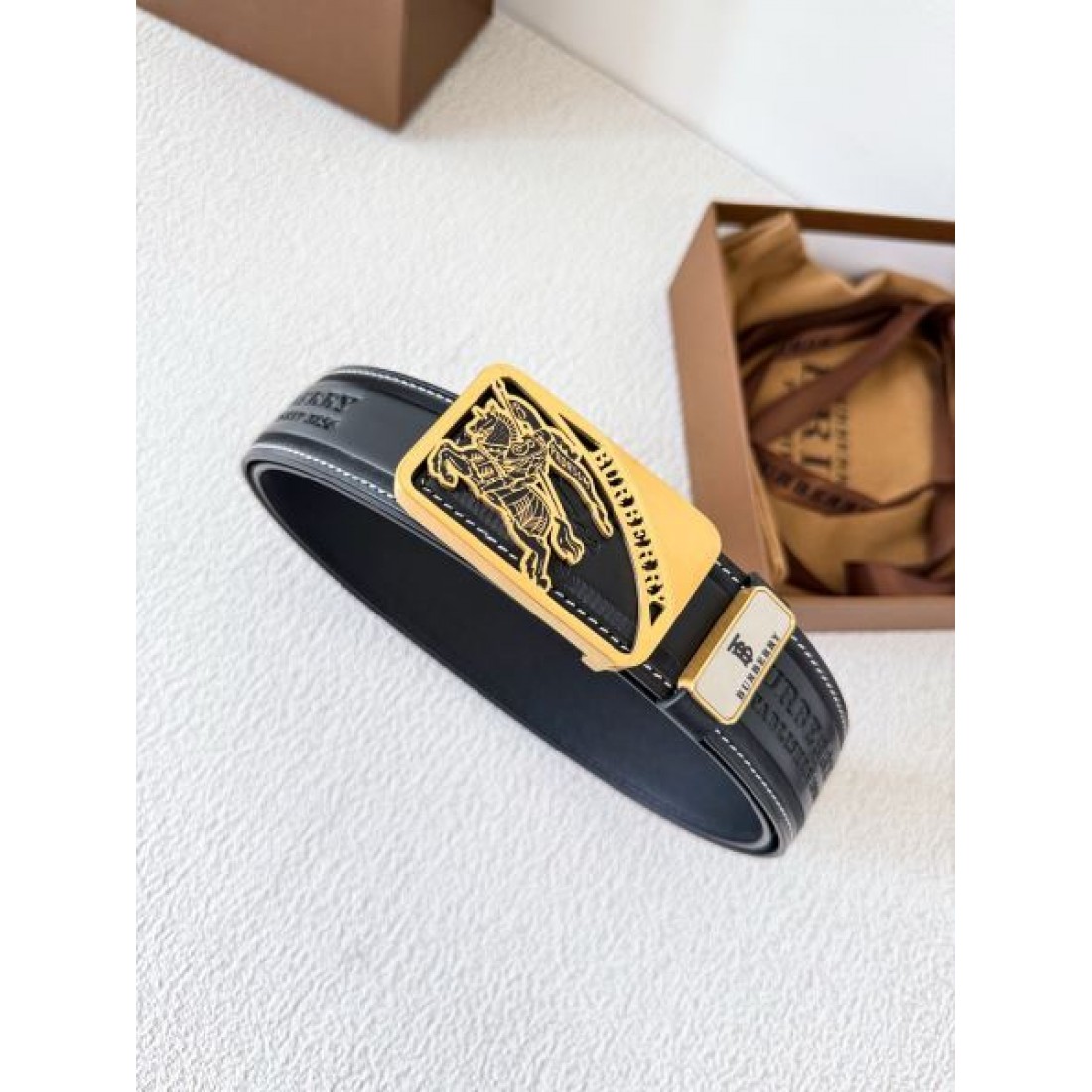 端正でクラシックな BURBERRY バーバリー コピー ベルト モダンな品格
