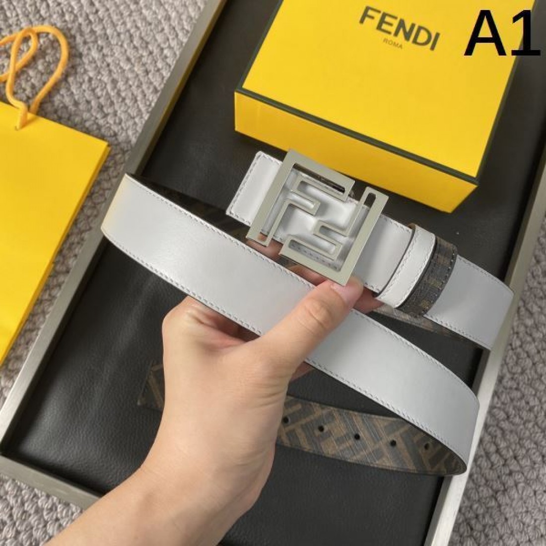 フェンデイ スーパー コピー ベルト 大人っぽい お洒落な印象 FENDI