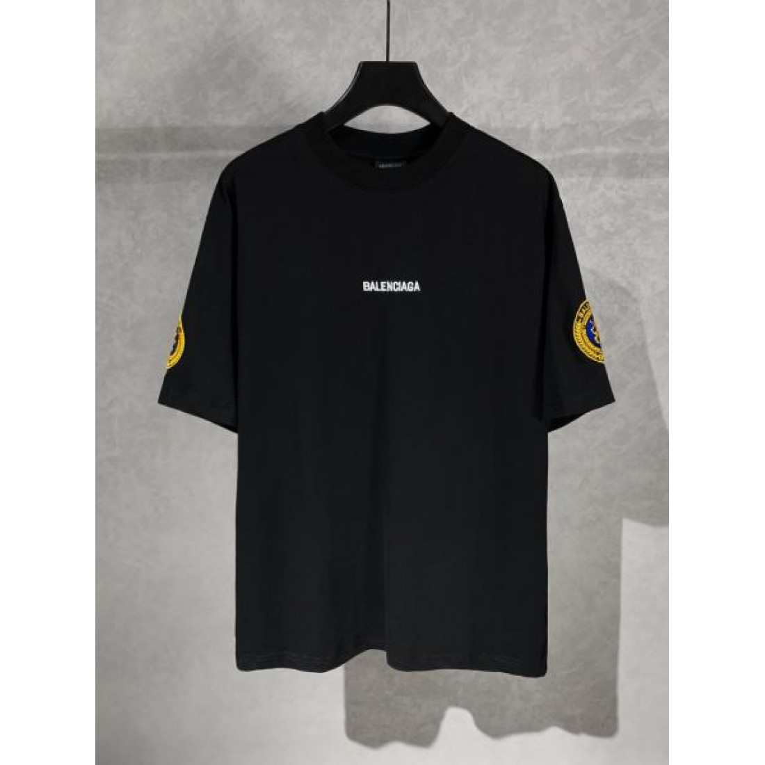 見逃し厳禁 BALENCIAGA バレンシアガ コピー 半袖Tシャツ 迷わずゲット