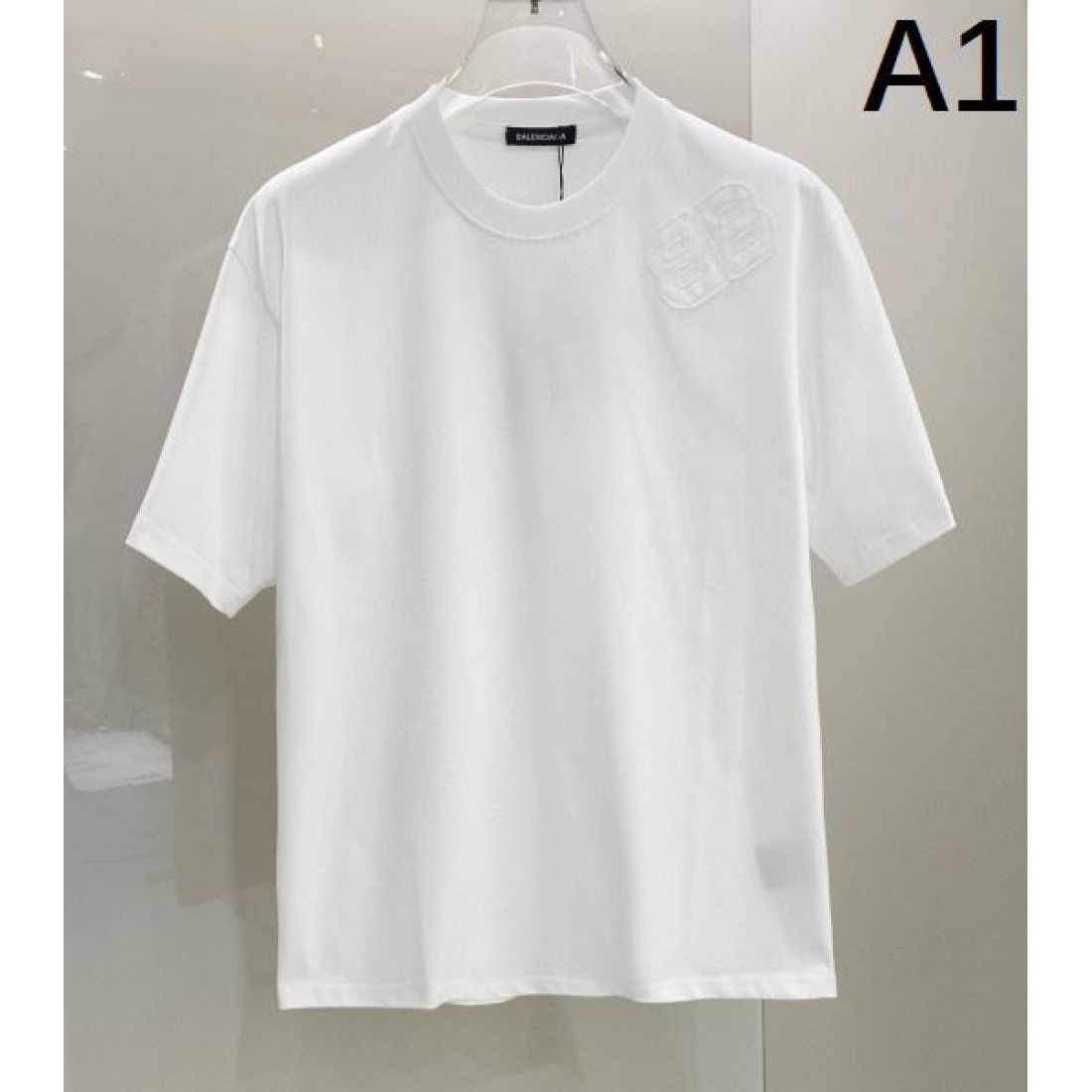 BALENCIAGA バレンシアガ コピー 半袖Tシャツ 自由で都会的な雰囲気をまとう