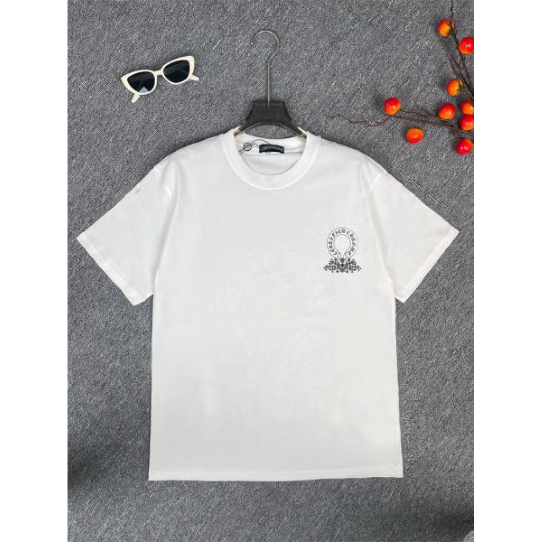 力強く個性的な CHROME HEARTS クロムハーツ 偽物 半袖Tシャツ 存在感
