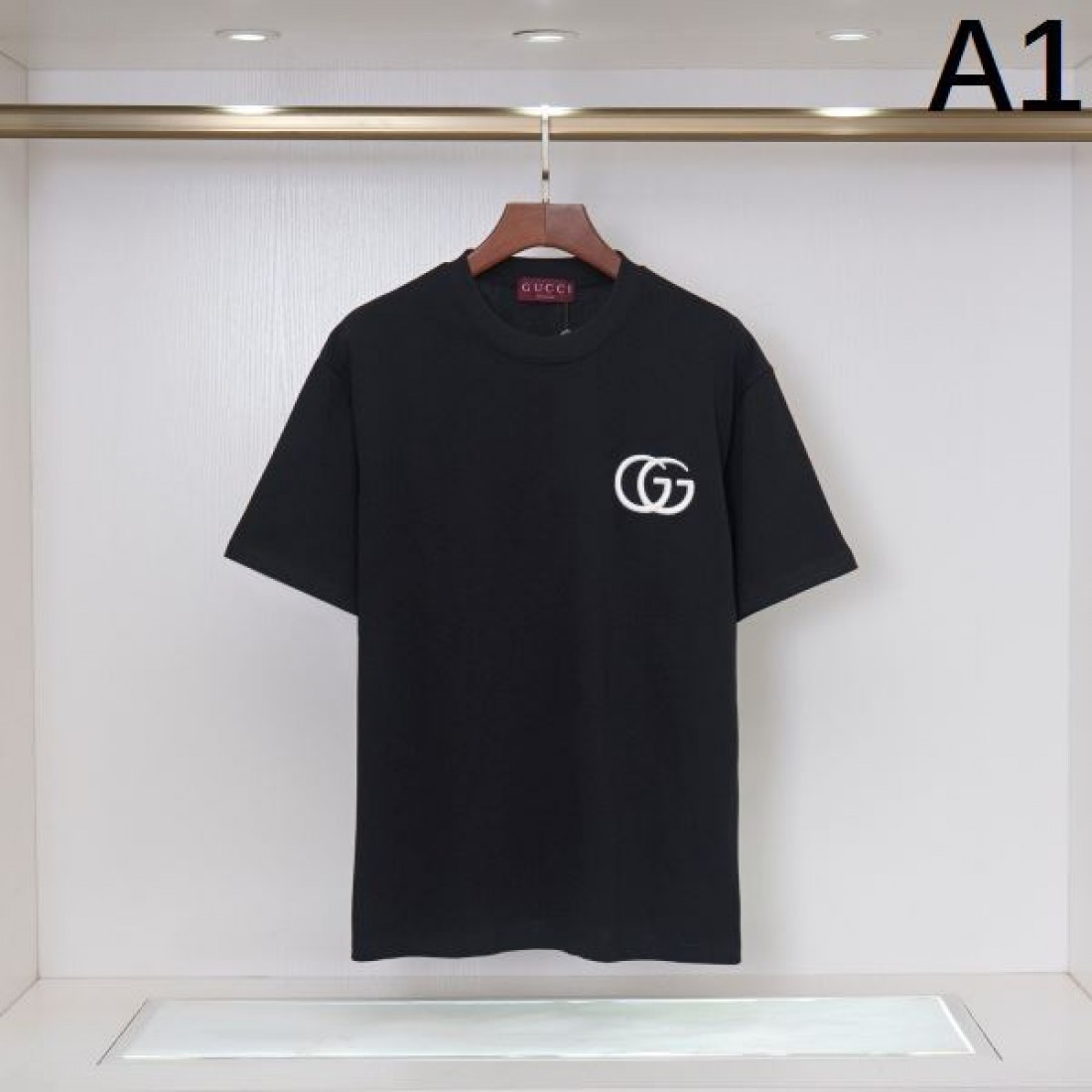 シンプルで存在感抜群の グッチ 偽物 半袖Tシャツ GUCCI 大人の魅力