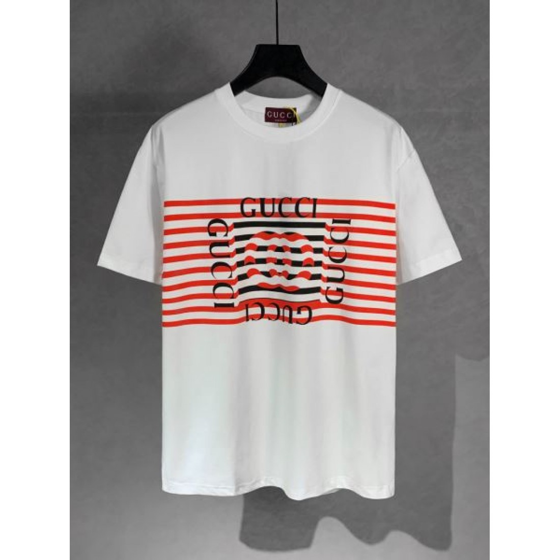 トレンド感満載の グッチ スーパー コピー 半袖Tシャツ GUCCI センス光る遊び心