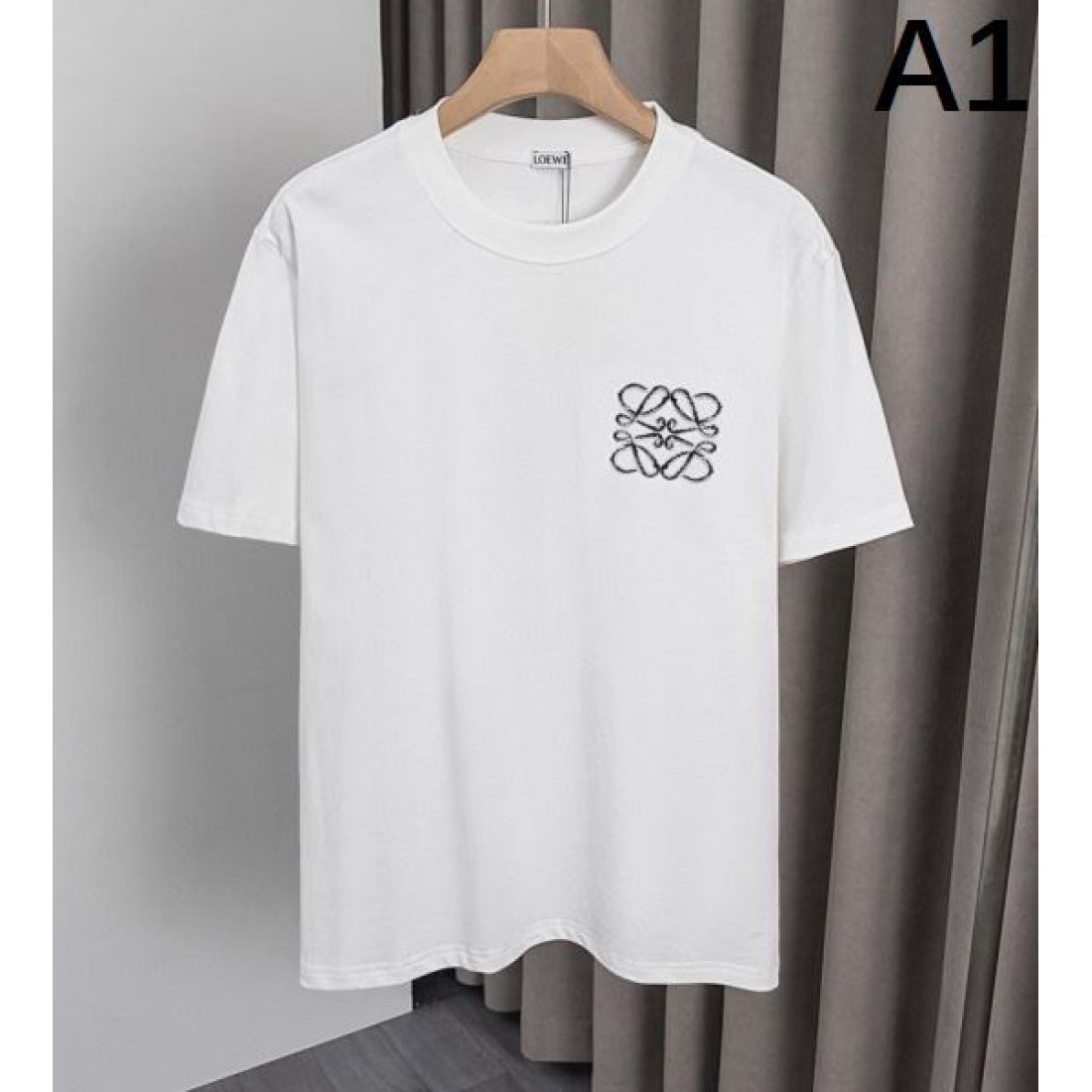 洗練された印象を与える LOEWE ロエベ コピー 半袖Tシャツ モダン