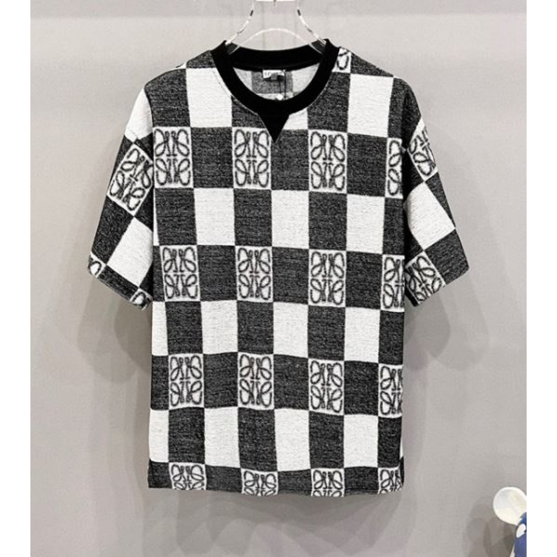 上質でクラフト感のある ロエベ コピー 半袖Tシャツ 洗練された美しさ