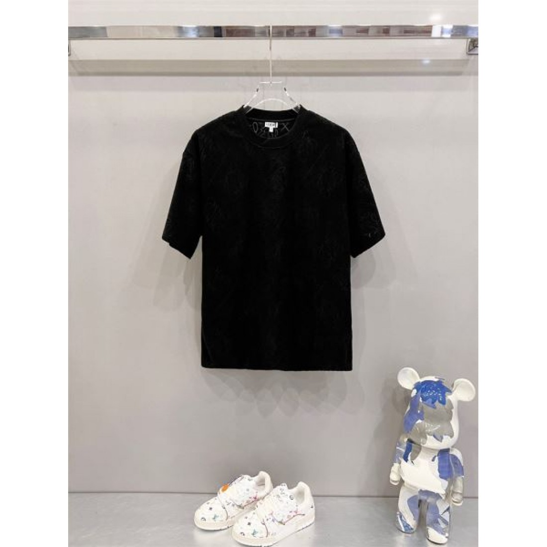 アーティスティックな LOEWE ロエベ コピー 半袖Tシャツ 控えめな高級感