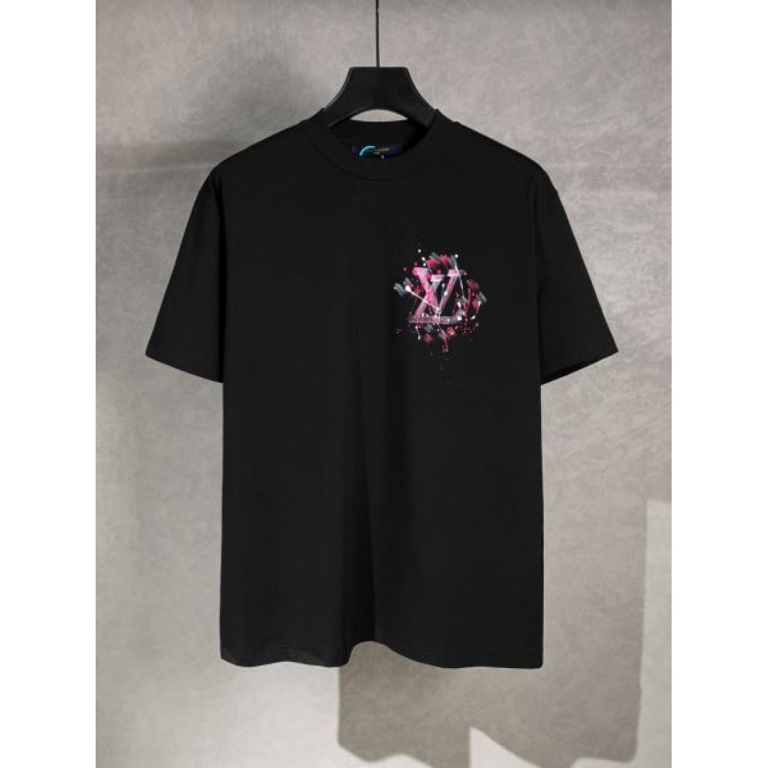 こだわり抜かれた逸品 LOUIS VUITTON ルイヴィトン コピー 半袖Tシャツ 美しいシルエット