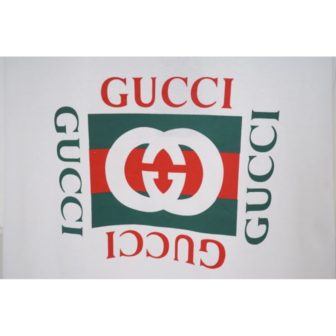  GUCCI グッチ 偽物 半袖Tシャツ で纏う上品で柔らかな雰囲気