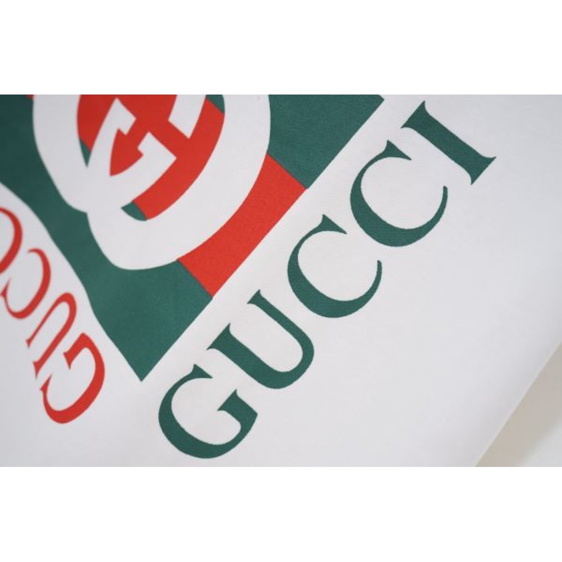  GUCCI グッチ 偽物 半袖Tシャツ で纏う上品で柔らかな雰囲気