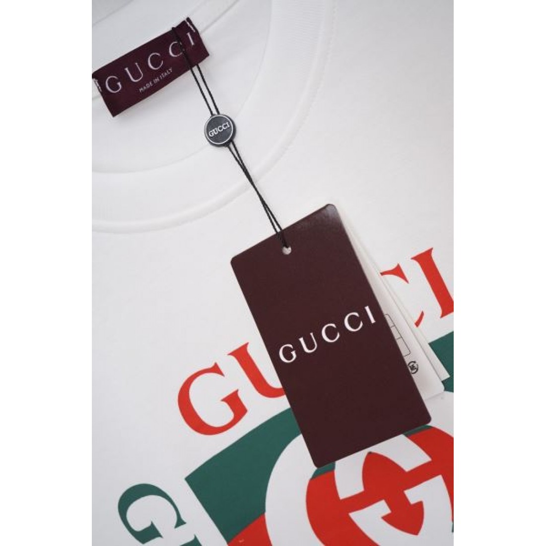  GUCCI グッチ 偽物 半袖Tシャツ で纏う上品で柔らかな雰囲気