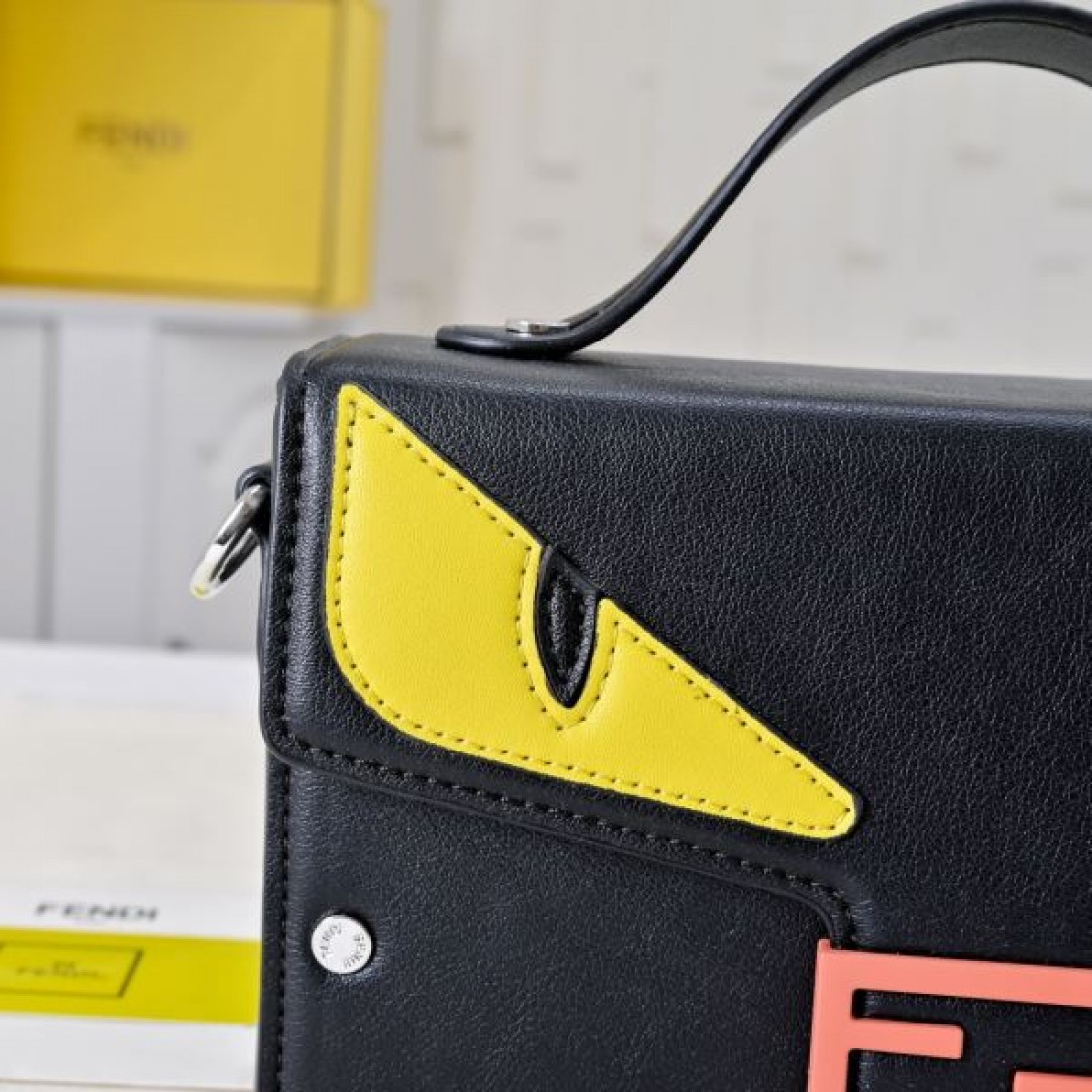 エレガントで実用的な FENDI フェンデイ コピー トートバッグ で差をつける