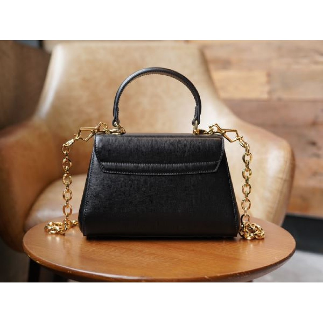 落ち着いた色合いと都会的な魅力漂う グッチ 偽物 トートバッグ GUCCI