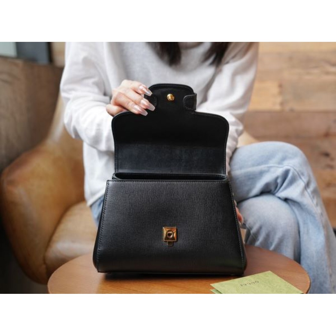 落ち着いた色合いと都会的な魅力漂う グッチ 偽物 トートバッグ GUCCI