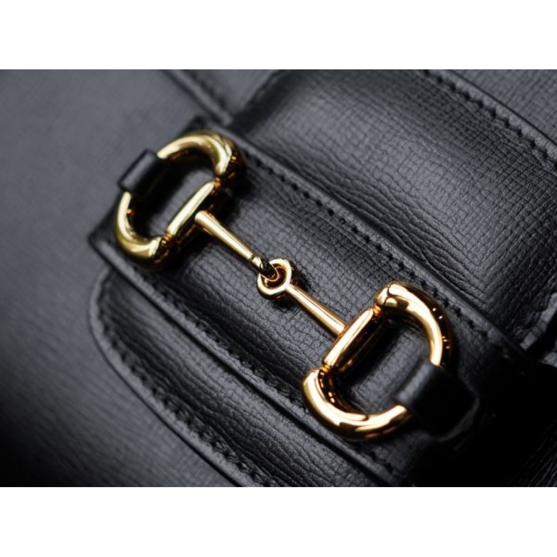 落ち着いた色合いと都会的な魅力漂う グッチ 偽物 トートバッグ GUCCI