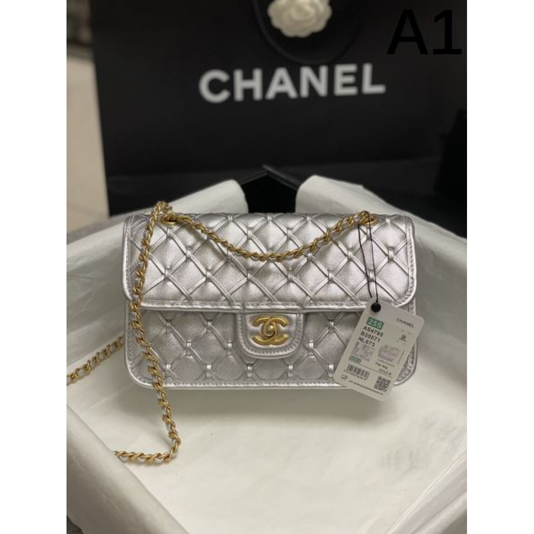 CHANEL シャネル コピーショルダーバッグ 軽やかさ 優雅な