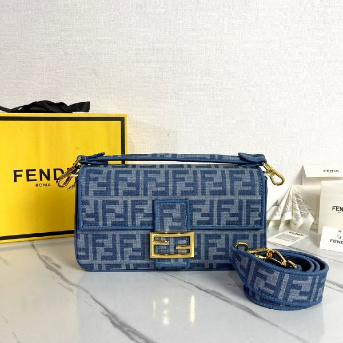 FENDI フェンデイ 偽物 ショルダーバッグ 端正でクラシカルな魅力