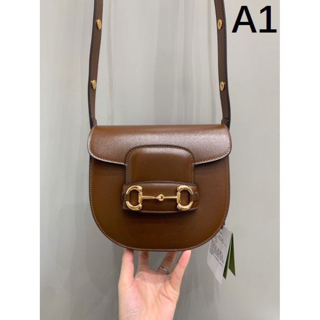 GUCCI グッチ 偽物 ショルダーバッグ モダンでフェミニンな輝き