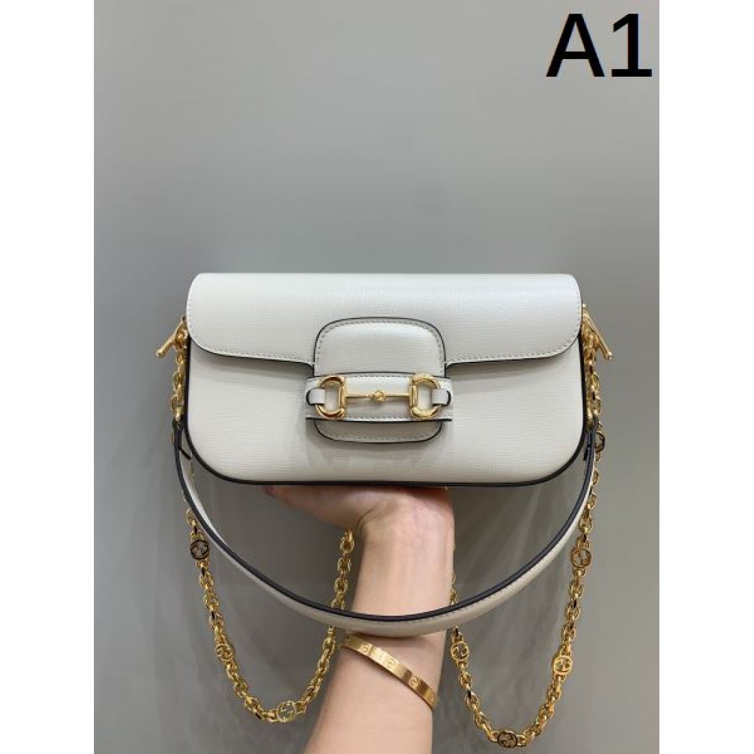シックで上質な雰囲気を纏う GUCCI グッチ 偽物 ショルダーバッグ