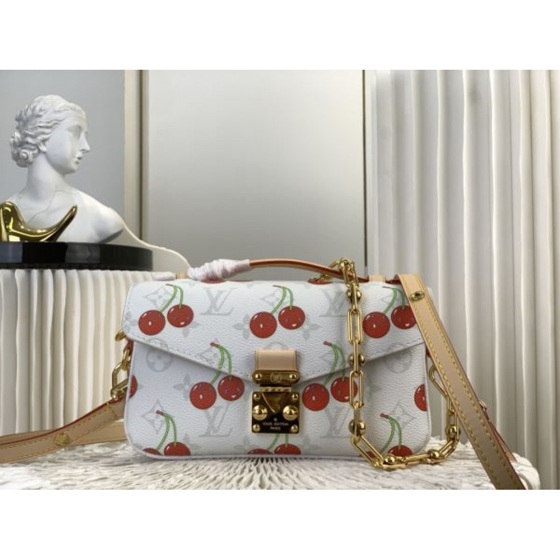 上質な素材感が魅力の ルイヴィトン コピー ショルダーバッグ LOUIS VUITTON