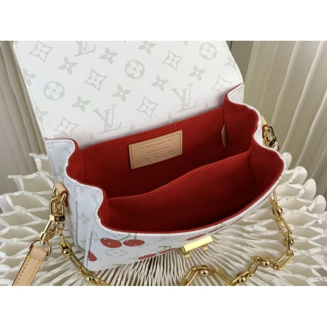 上質な素材感が魅力の ルイヴィトン コピー ショルダーバッグ LOUIS VUITTON