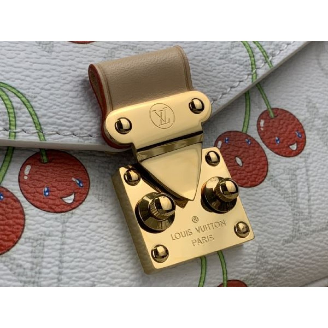 上質な素材感が魅力の ルイヴィトン コピー ショルダーバッグ LOUIS VUITTON