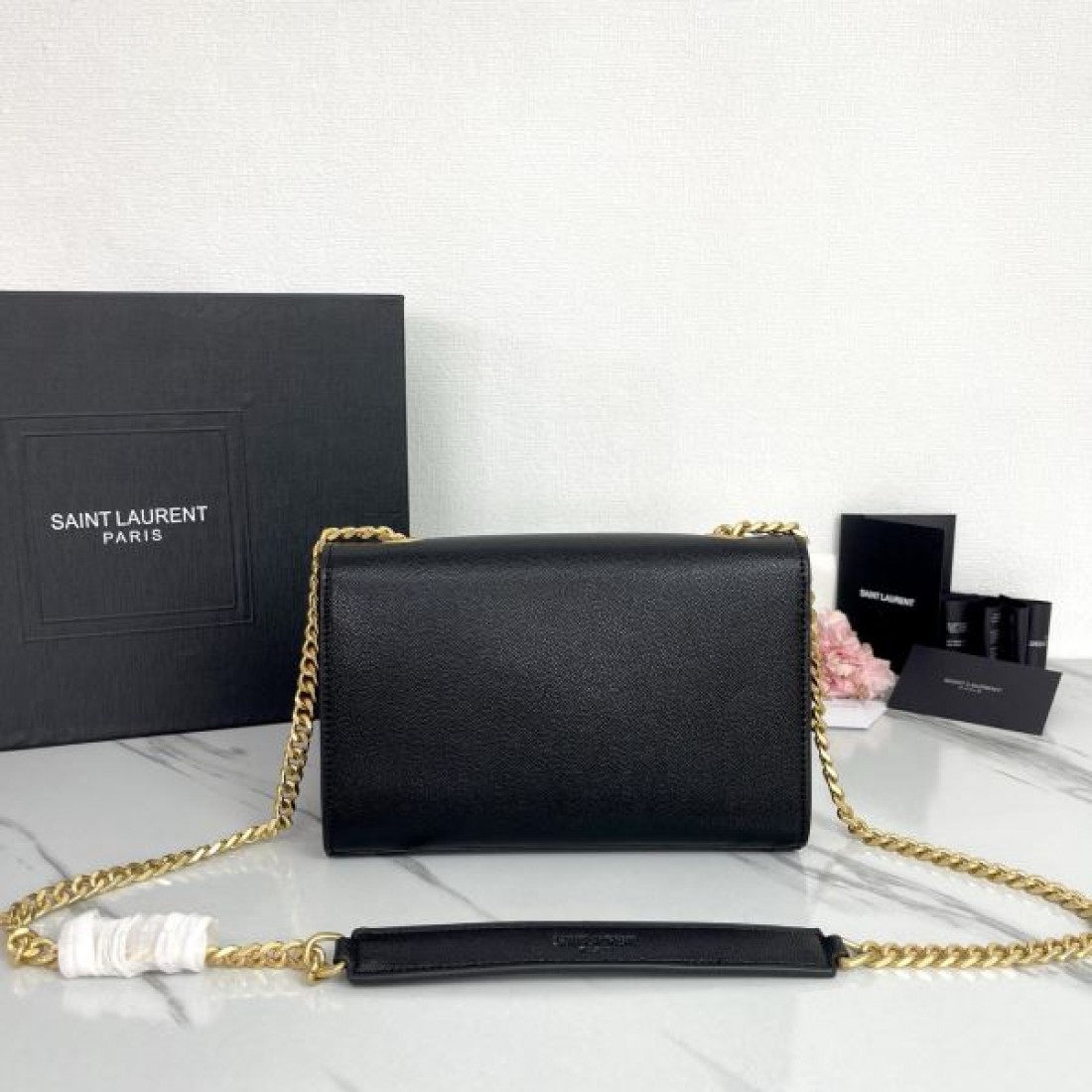 オールシーズン活躍 YSL イヴ サンローラン コピー ショルダーバッグ 大人カジュアルに