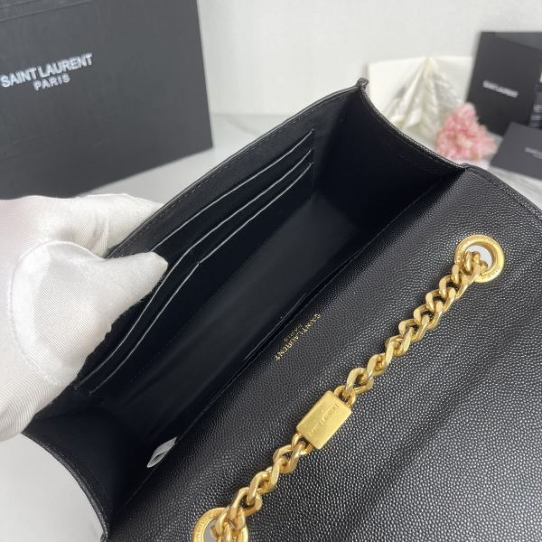 オールシーズン活躍 YSL イヴ サンローラン コピー ショルダーバッグ 大人カジュアルに
