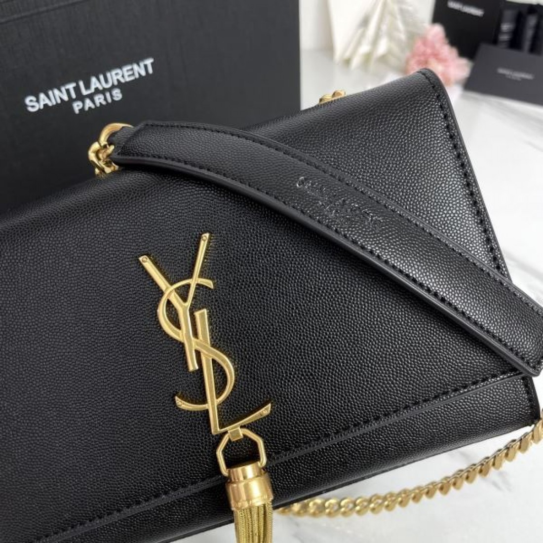 オールシーズン活躍 YSL イヴ サンローラン コピー ショルダーバッグ 大人カジュアルに
