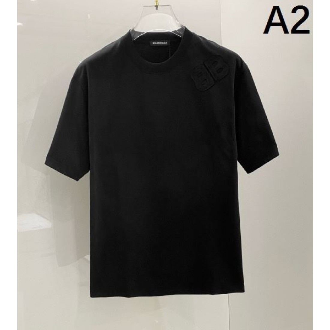 BALENCIAGA バレンシアガ コピー 半袖Tシャツ 自由で都会的な雰囲気をまとう