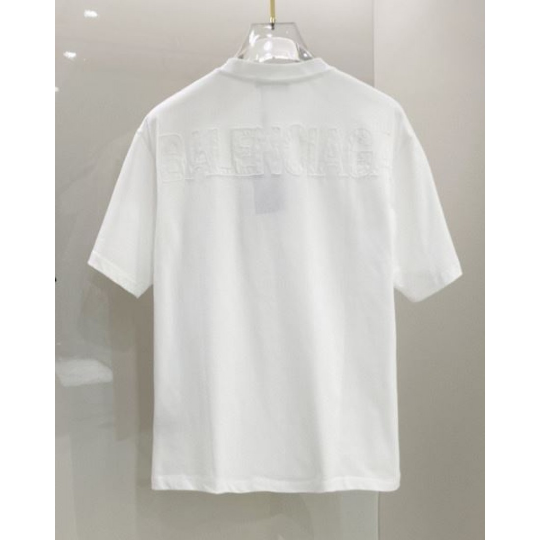 BALENCIAGA バレンシアガ コピー 半袖Tシャツ 自由で都会的な雰囲気をまとう