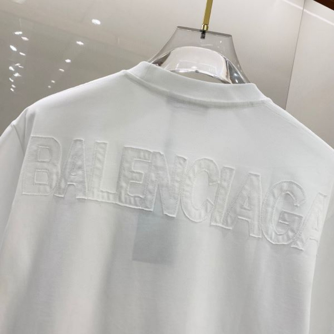 BALENCIAGA バレンシアガ コピー 半袖Tシャツ 自由で都会的な雰囲気をまとう