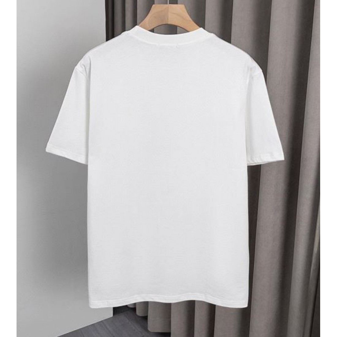 上品でナチュラルな BURBERRY バーバリー コピー 半袖Tシャツ 大人の魅力