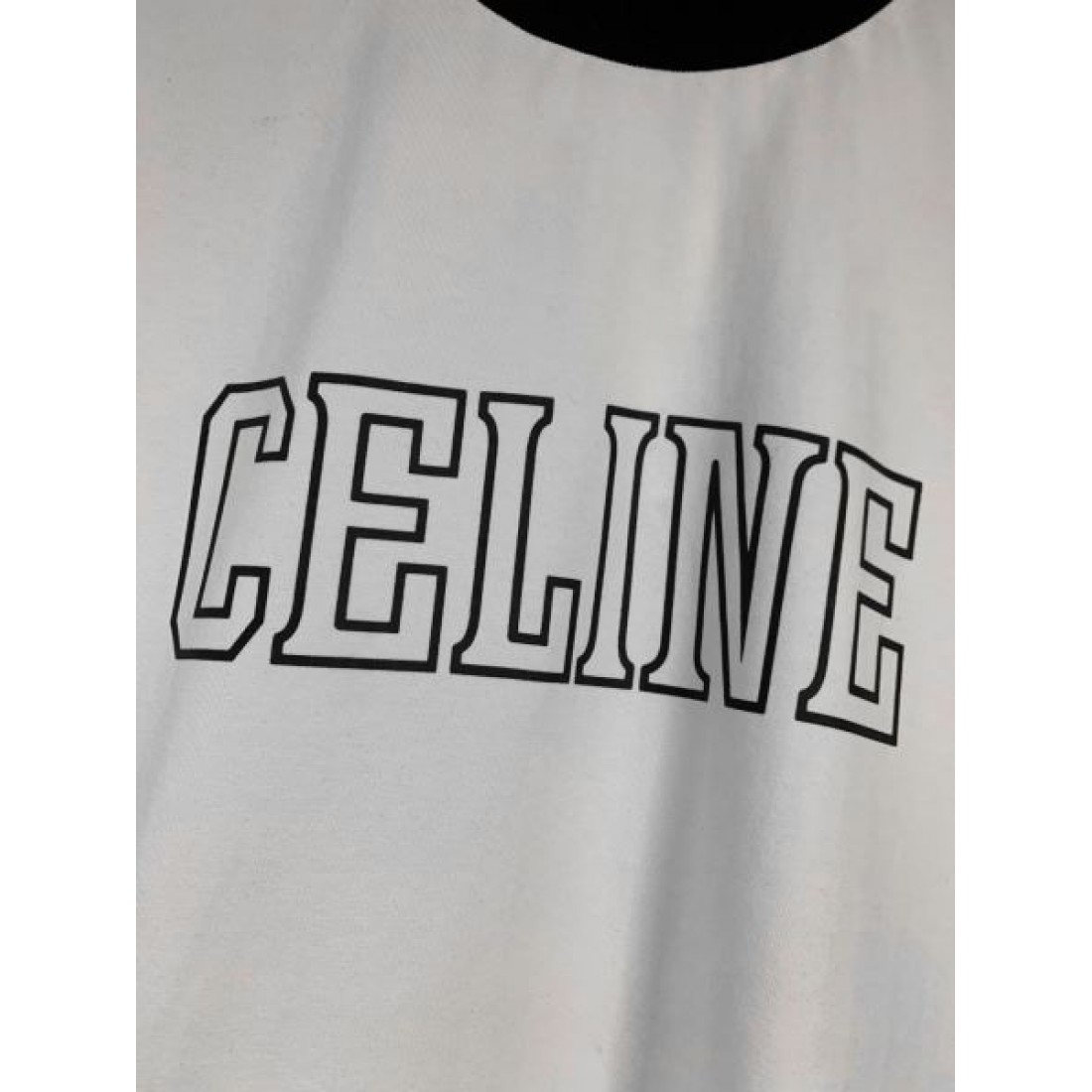 洗練されたモード感漂う CELINE セリーヌ コピー 半袖Tシャツ 軽やかでミニマルな