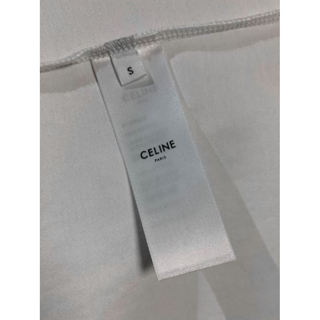 洗練されたモード感漂う CELINE セリーヌ コピー 半袖Tシャツ 軽やかでミニマルな
