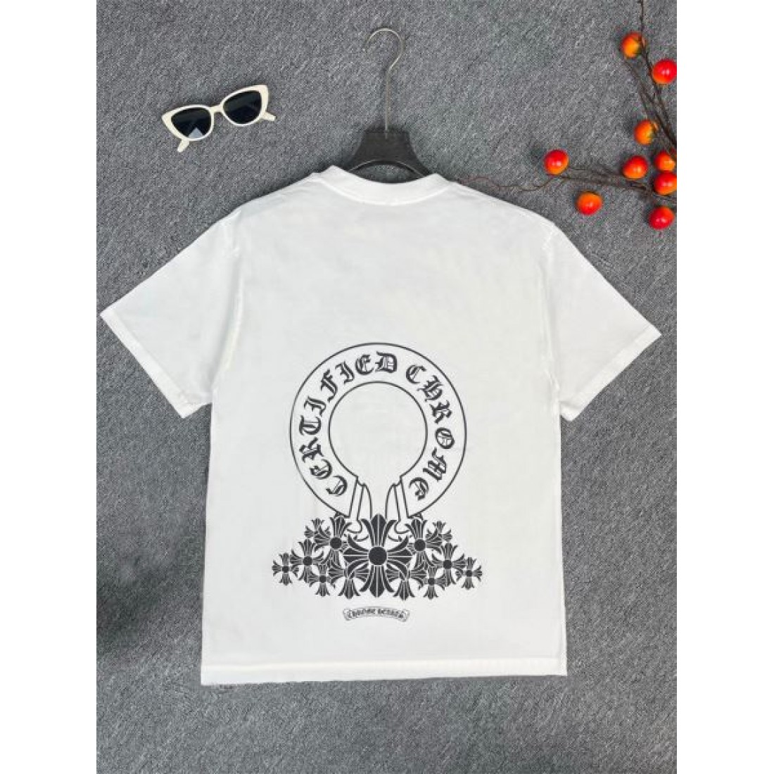 力強く個性的な CHROME HEARTS クロムハーツ 偽物 半袖Tシャツ 存在感