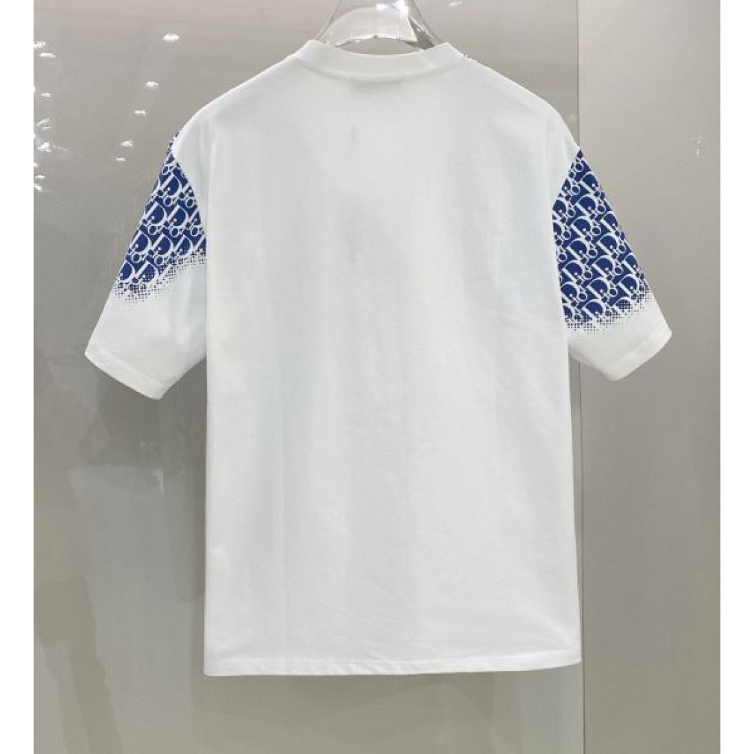 モダンな雰囲気 DIOR ディオール コピー 半袖Tシャツ 大人の余裕を感じる