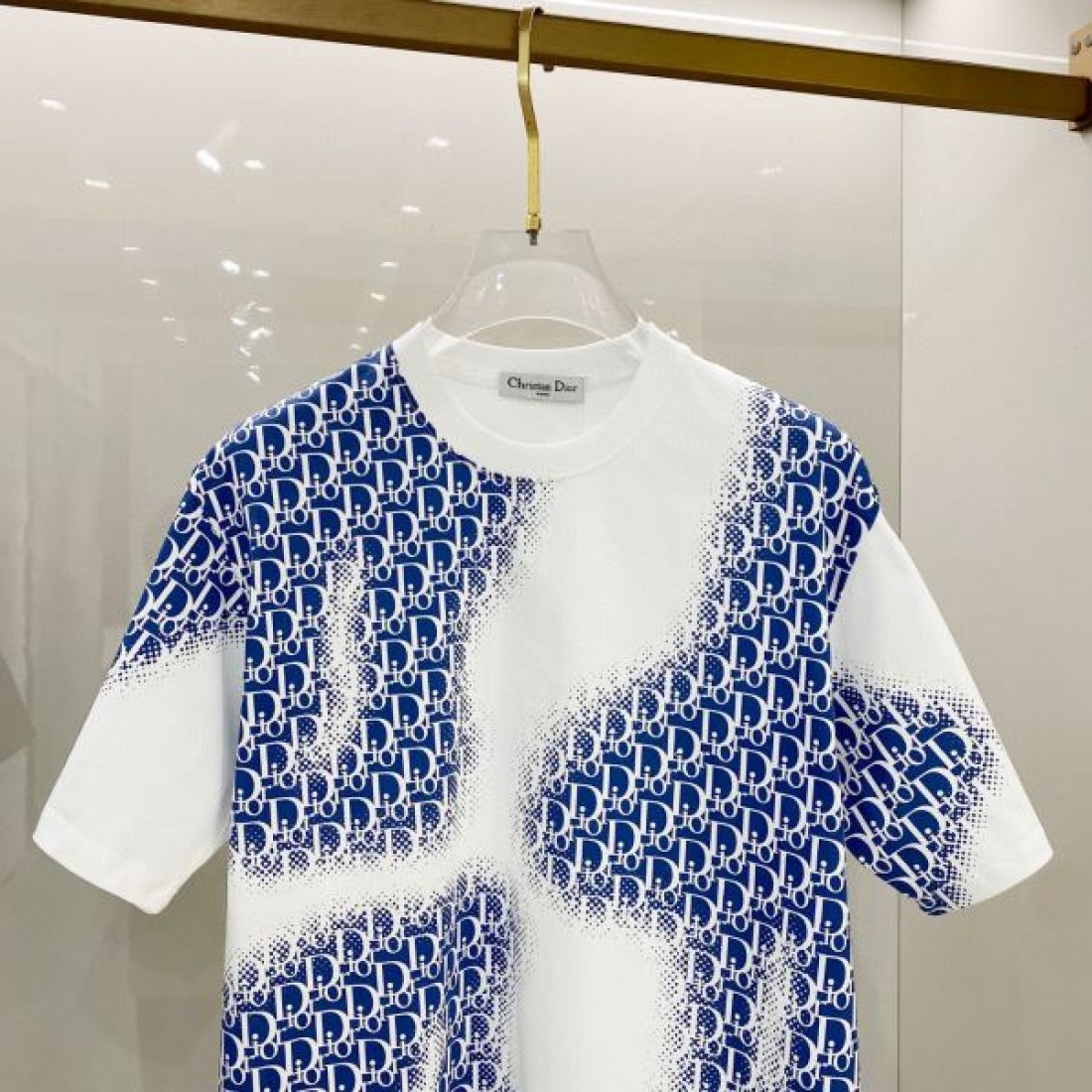モダンな雰囲気 DIOR ディオール コピー 半袖Tシャツ 大人の余裕を感じる