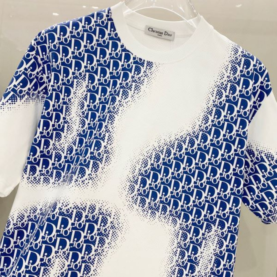 モダンな雰囲気 DIOR ディオール コピー 半袖Tシャツ 大人の余裕を感じる