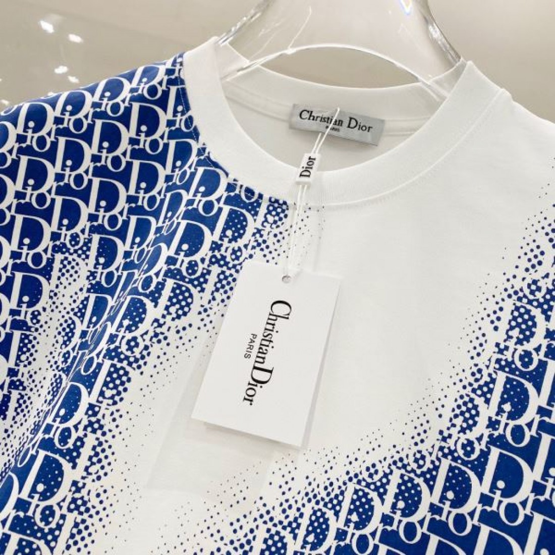 モダンな雰囲気 DIOR ディオール コピー 半袖Tシャツ 大人の余裕を感じる