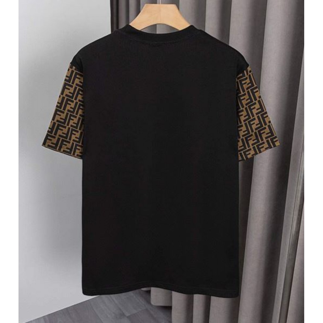 都会的なムード FENDI フェンデイ コピー 半袖Tシャツ スタイリッシュ