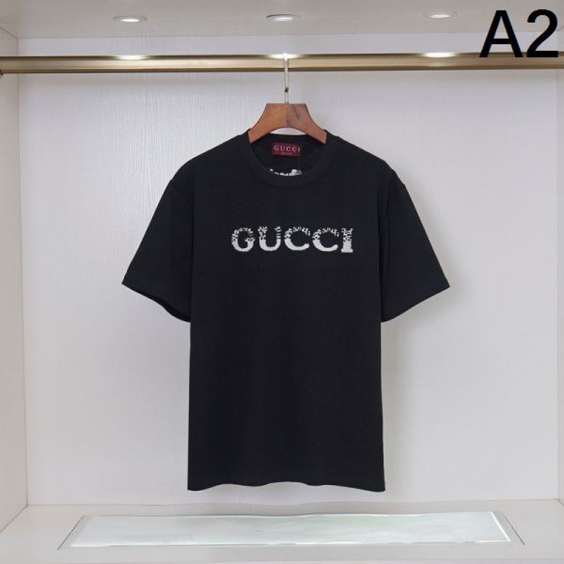 華やかで落ち着きのある GUCCI グッチ 偽物 半袖Tシャツ 洗練された