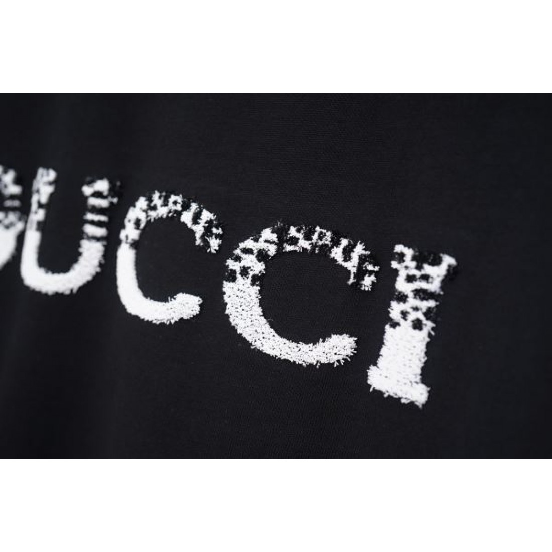 華やかで落ち着きのある GUCCI グッチ 偽物 半袖Tシャツ 洗練された