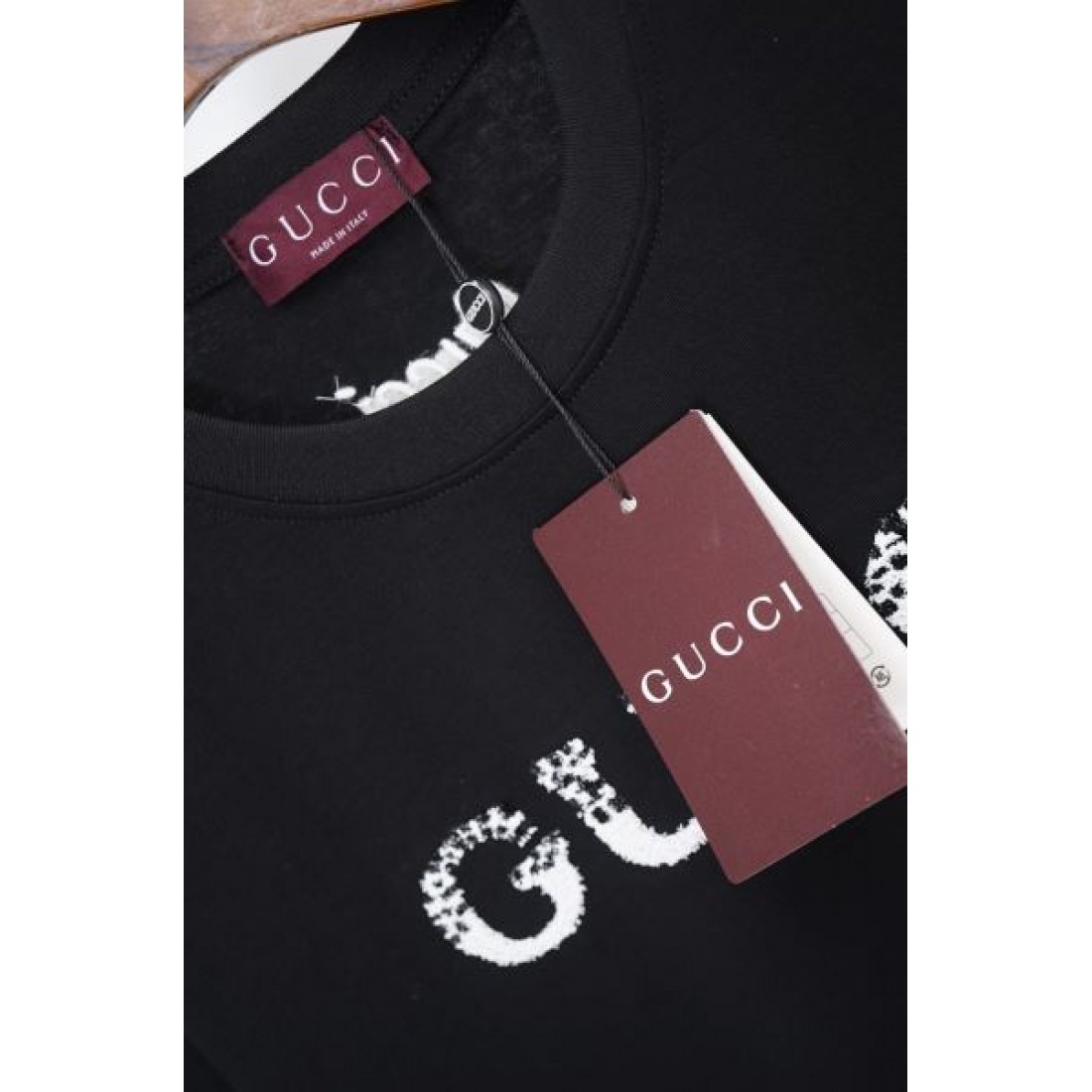 華やかで落ち着きのある GUCCI グッチ 偽物 半袖Tシャツ 洗練された