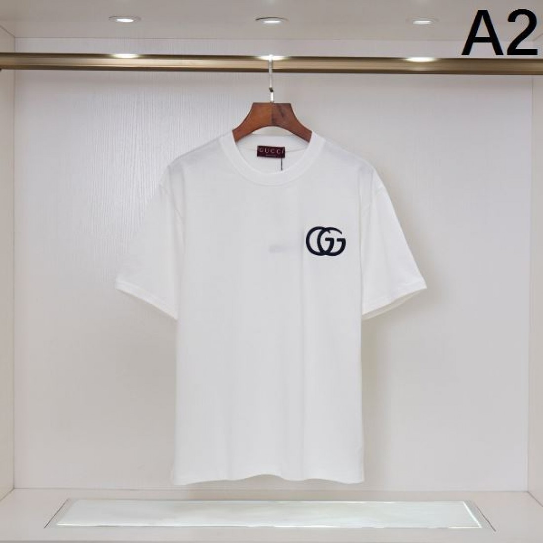 シンプルで存在感抜群の グッチ 偽物 半袖Tシャツ GUCCI 大人の魅力