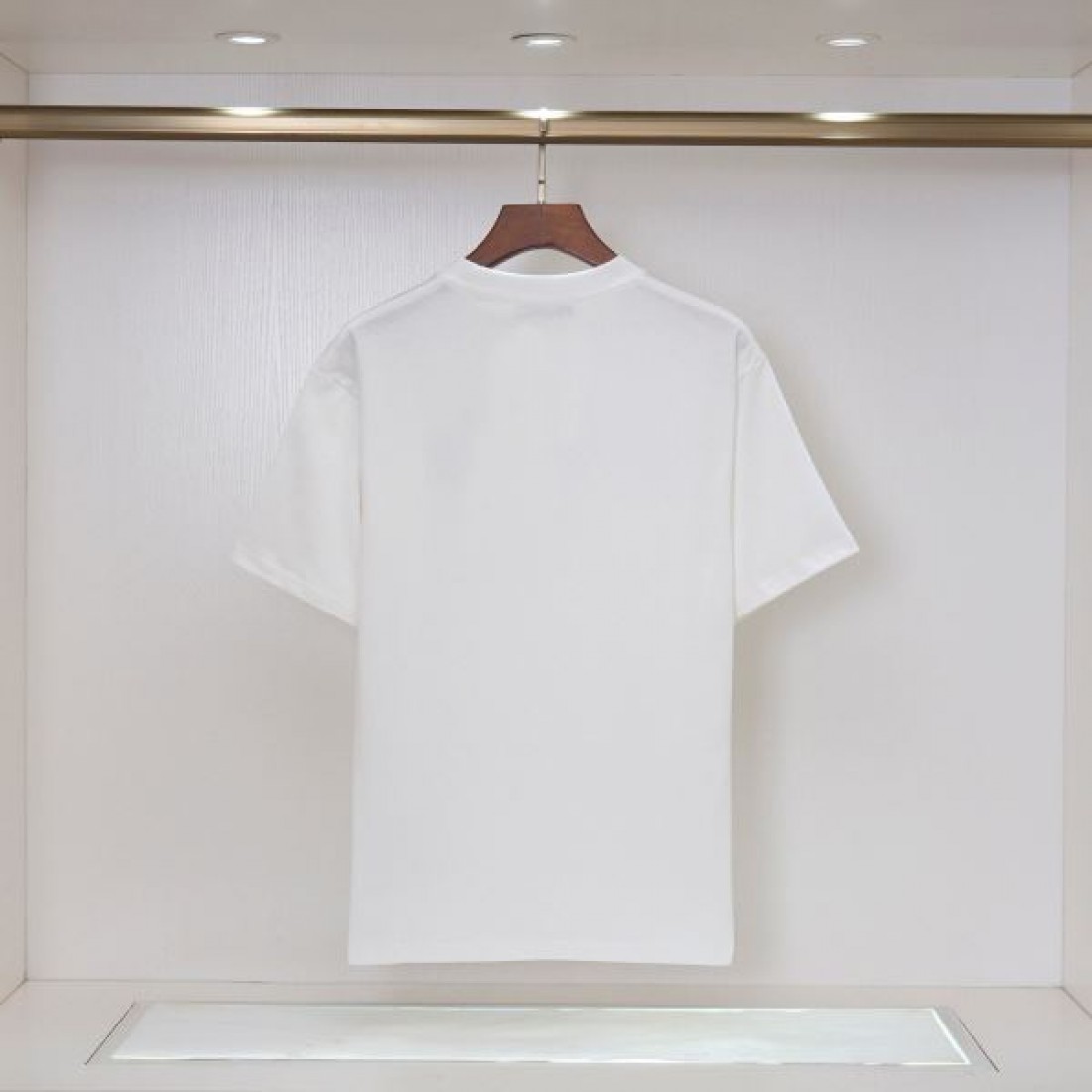 シンプルで存在感抜群の グッチ 偽物 半袖Tシャツ GUCCI 大人の魅力