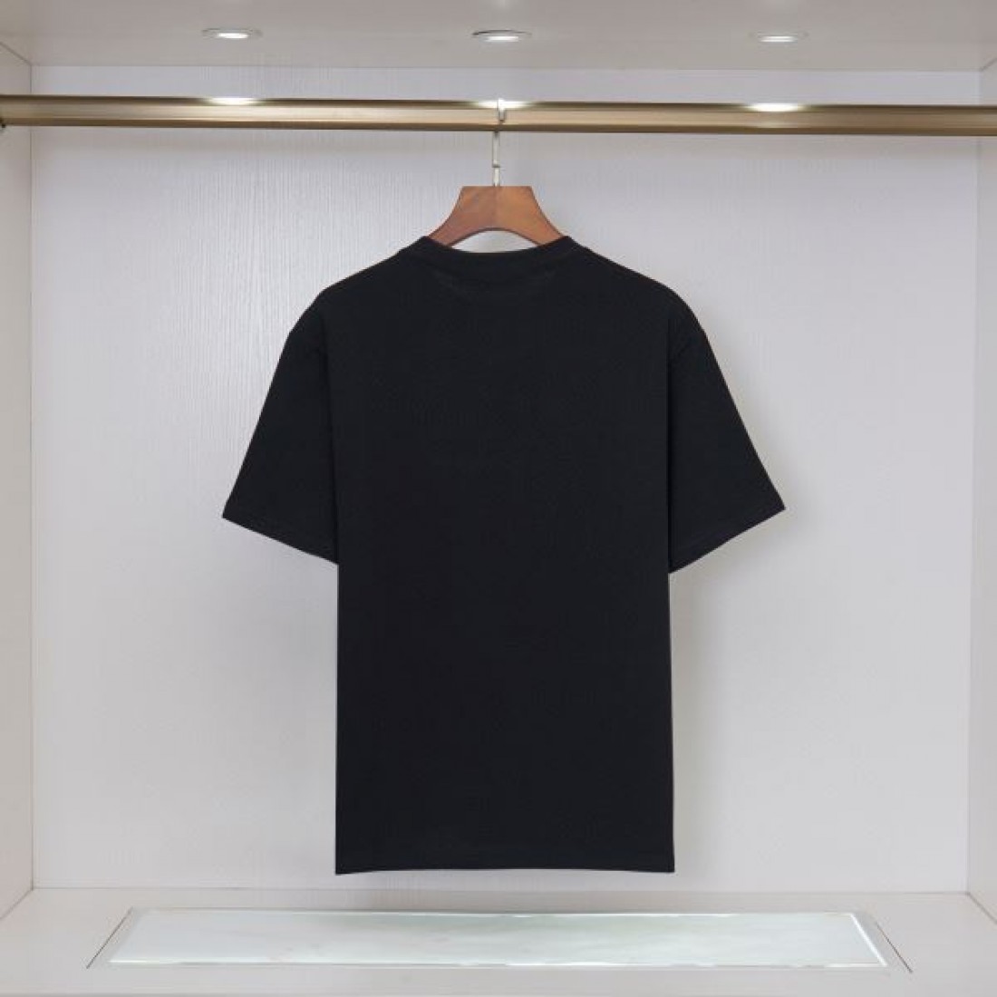 シンプルで存在感抜群の グッチ 偽物 半袖Tシャツ GUCCI 大人の魅力
